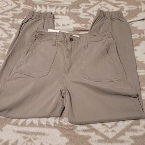 Sneak Peek Women's Tan Cargo Pants.  Size 9 / W 29